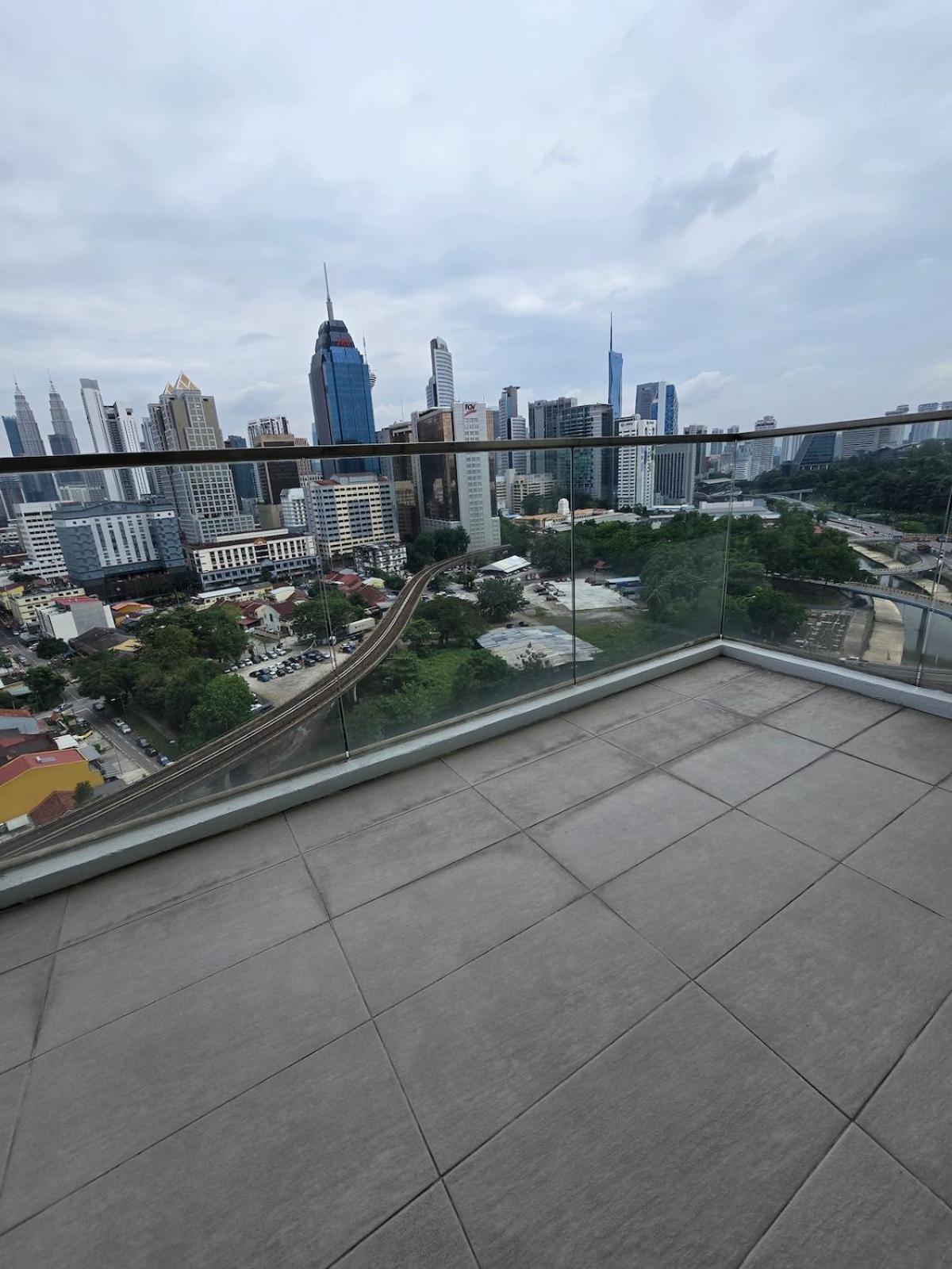 Pangsapuri Klcc Sogo New 2r2b Lrt Pwtc Sunway Putra Sky Pool