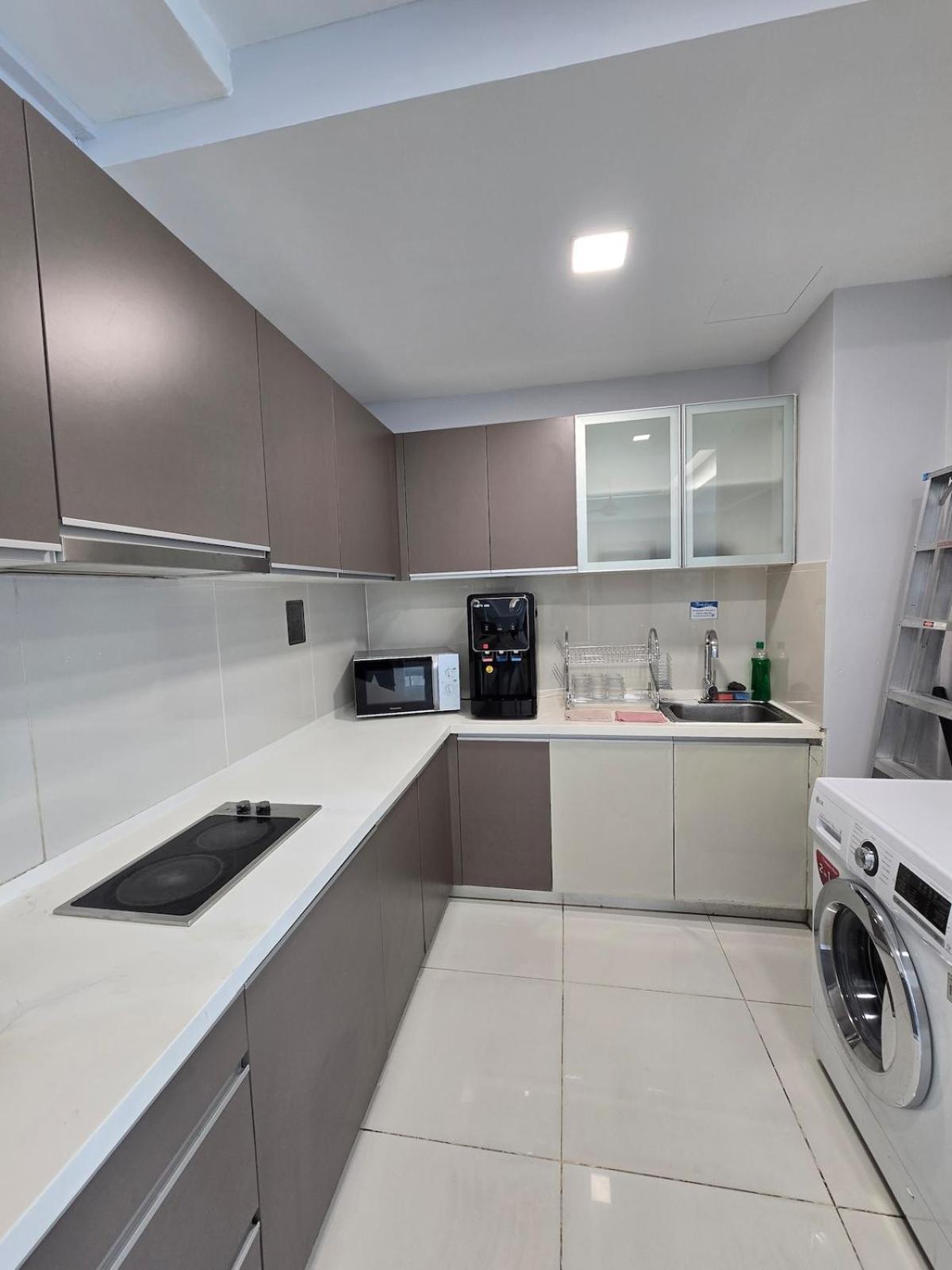 Klcc Sogo New 2r2b Lrt Pwtc Sunway Putra Sky Pool Appartement *