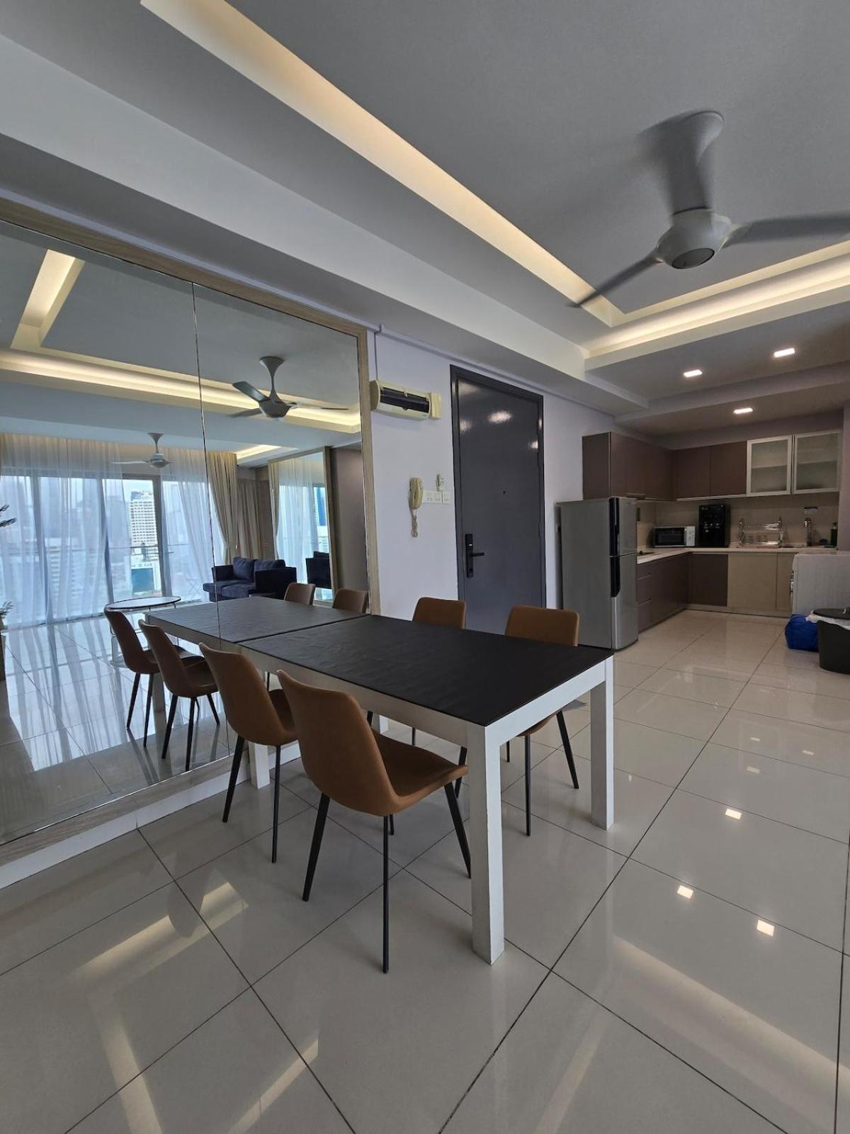 Klcc Sogo New 2r2b Lrt Pwtc Sunway Putra Sky Pool Appartement